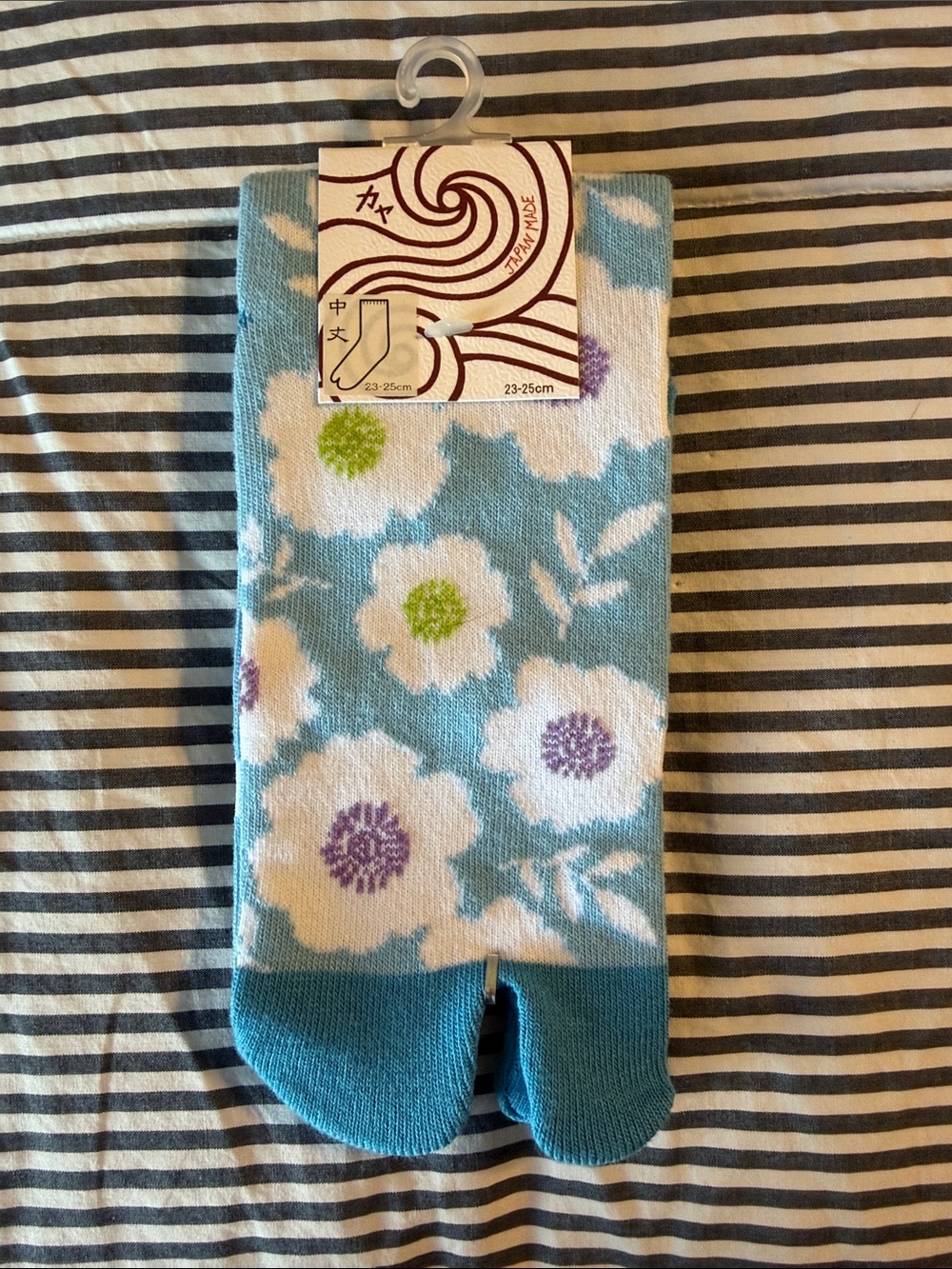 NWT V-Toe Floral Socks